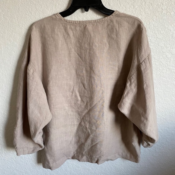 Black Crane Xiao Top in Stone - Picture 9 of 11